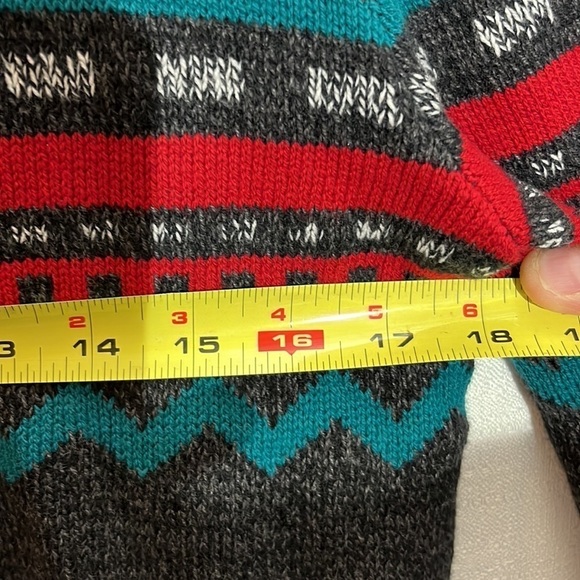 𝅺Urban Pipeline sweater, size small - Picture 7 of 7